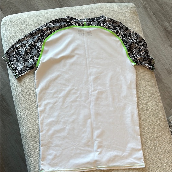 White and Camouflage Raglan Sleeve Shirt - Picture 3 of 3